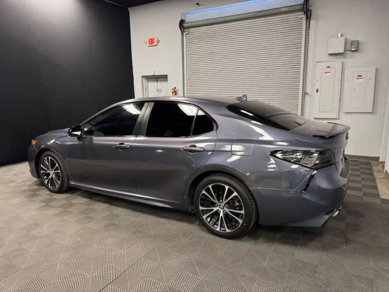 Vehicle image 13 of 58