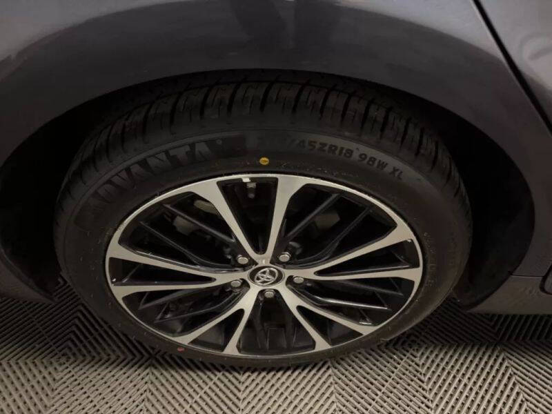 Vehicle image 19 of 58