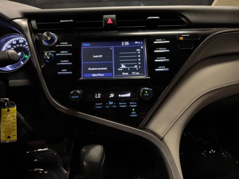 Vehicle image 25 of 58