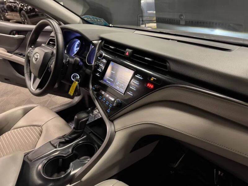 Vehicle image 53 of 58