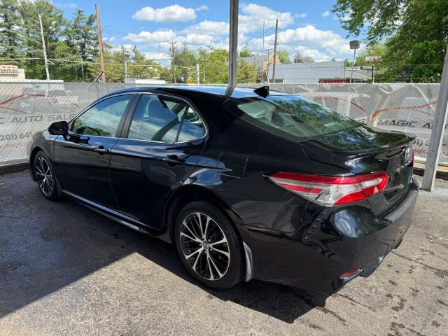 Vehicle image 10 of 47