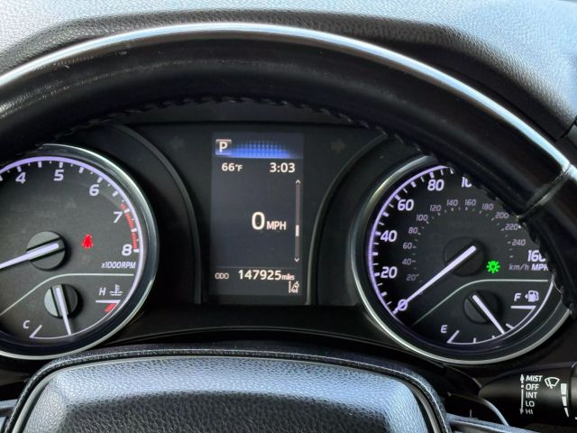Vehicle image 33 of 47
