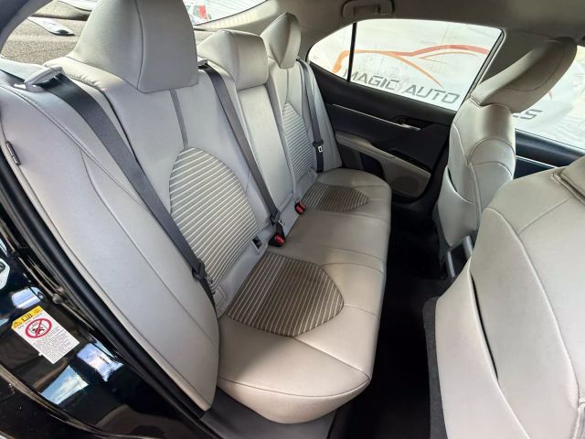 Vehicle image 23 of 47