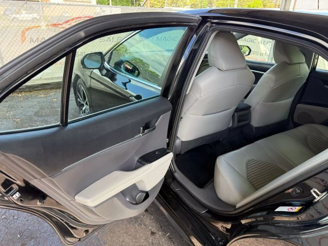 Vehicle image 17 of 47