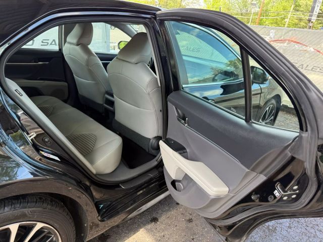 Vehicle image 21 of 47