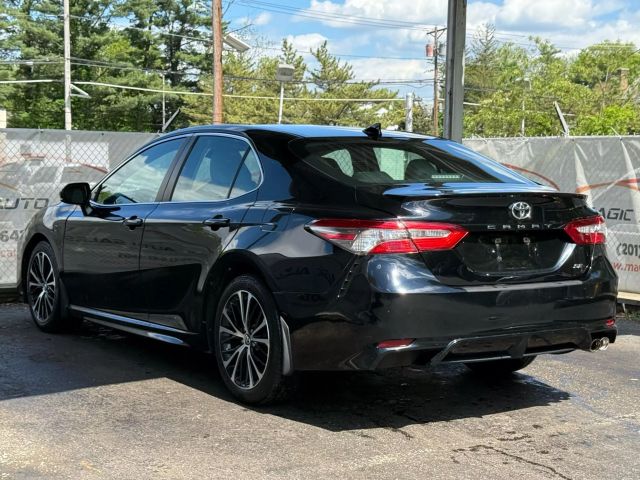 Vehicle image 11 of 47