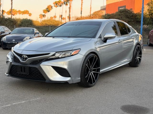 2019 Toyota Camry SE Image 1 of 19