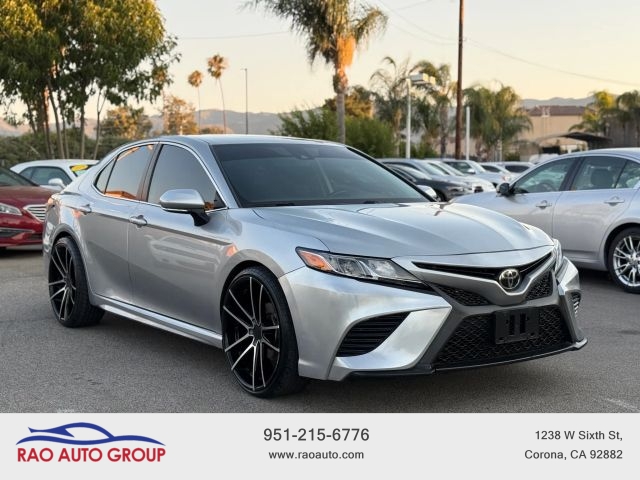 2019 Toyota Camry SE Image 3 of 19