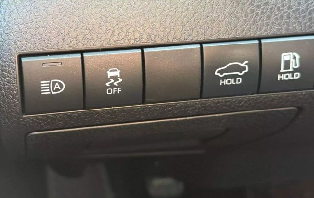 Vehicle image 14 of 43