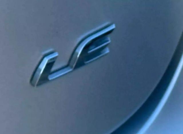 Vehicle image 41 of 43