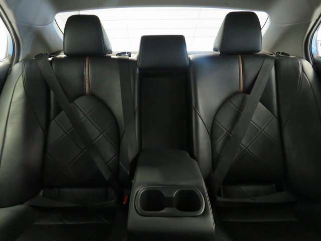 Vehicle image 25 of 40