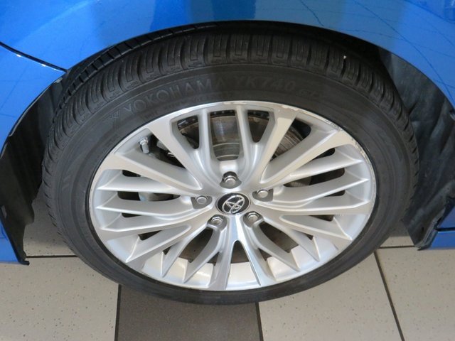 Vehicle image 16 of 40