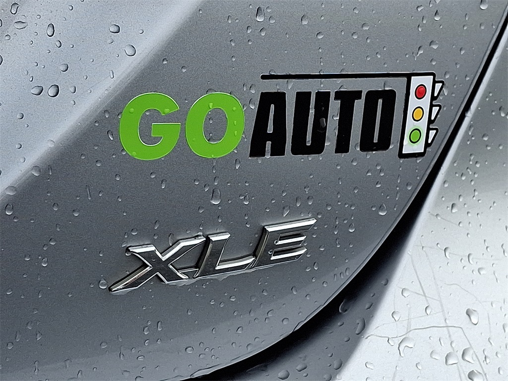 Vehicle image 33 of 41