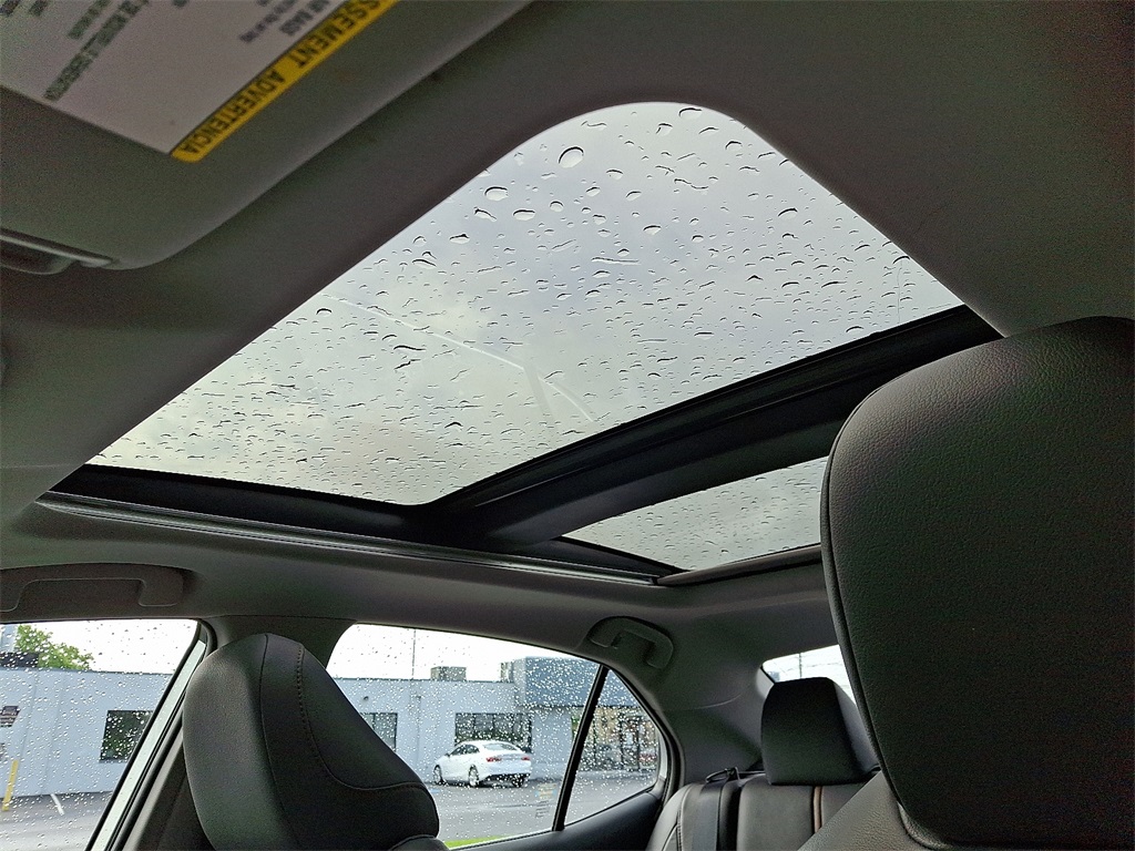 Vehicle image 14 of 41