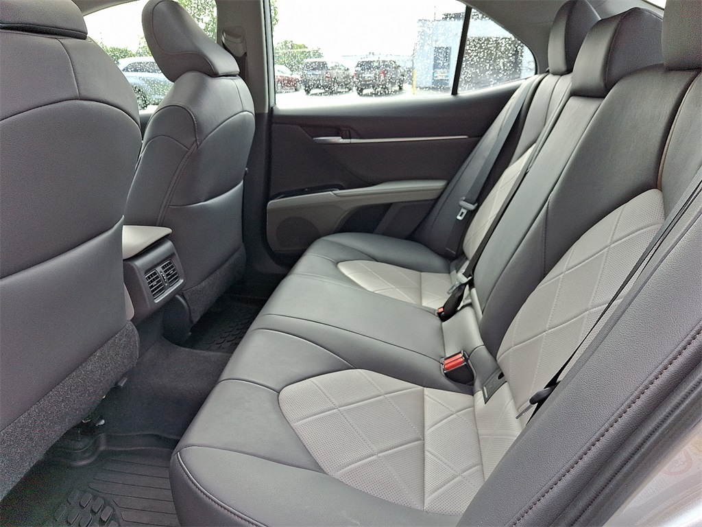 Vehicle image 10 of 41