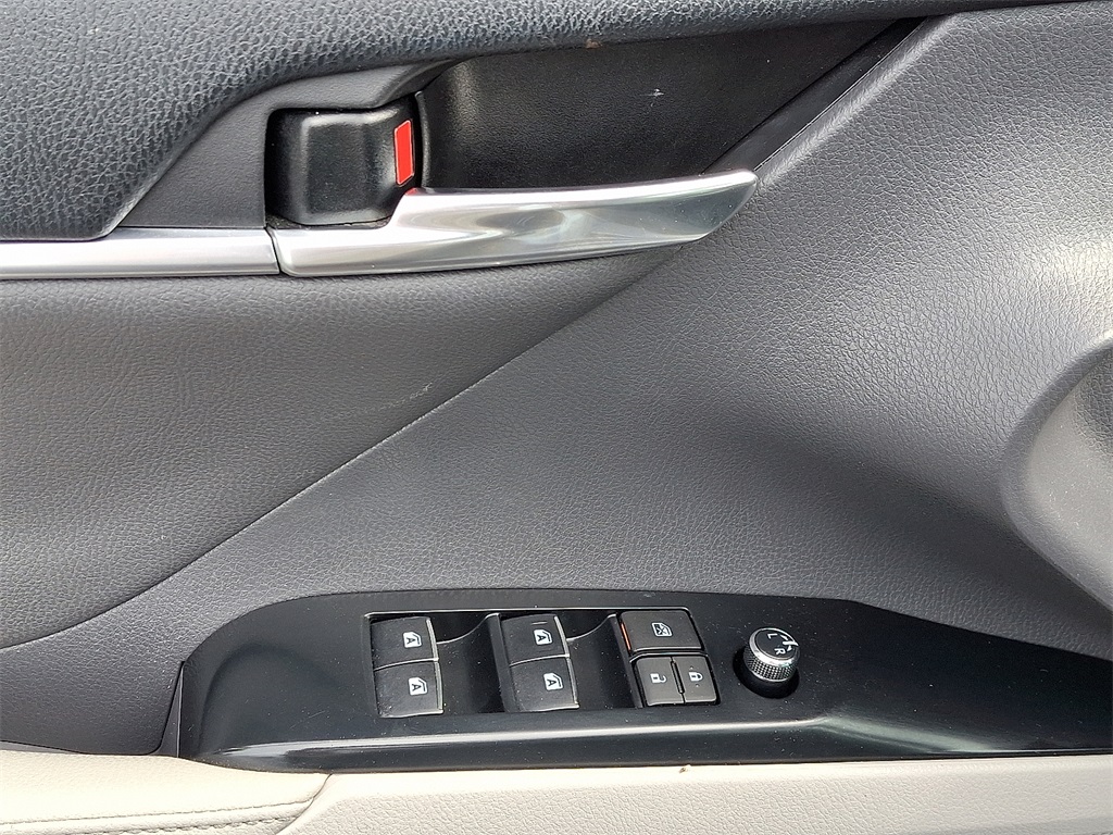 Vehicle image 12 of 41