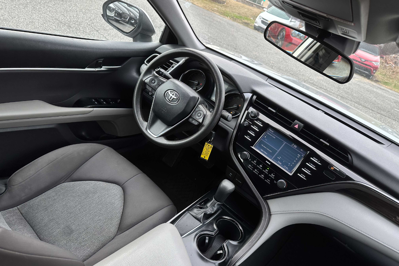 Vehicle image 14 of 24