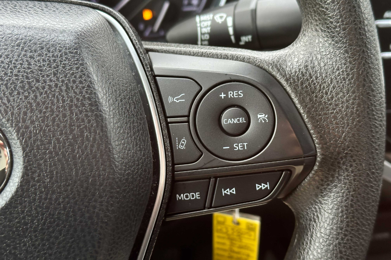 Vehicle image 21 of 24
