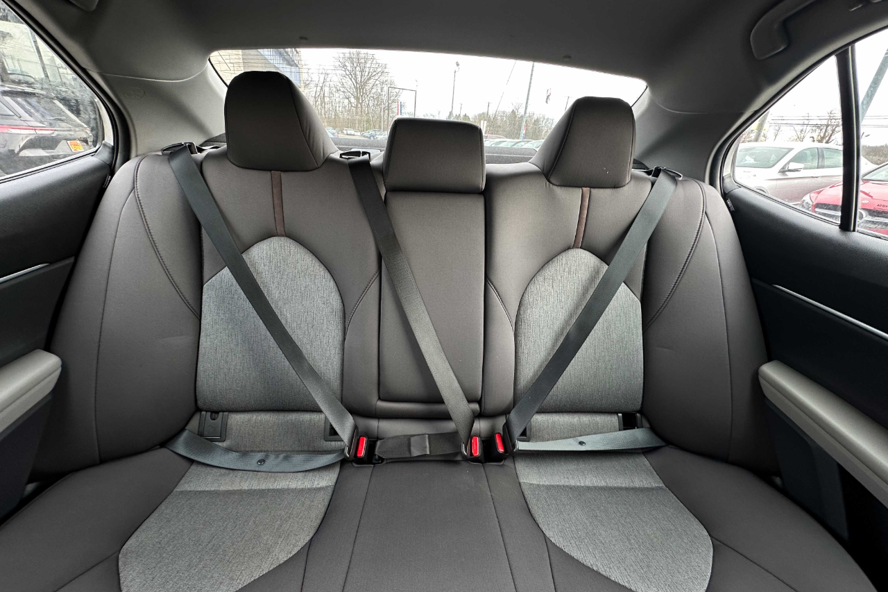 Vehicle image 22 of 24