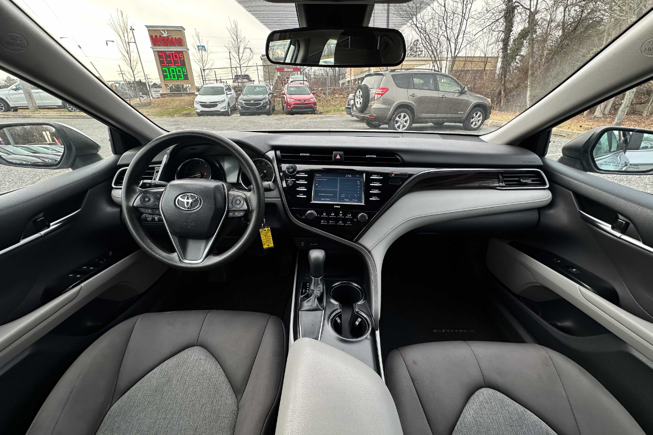 Vehicle image 11 of 24
