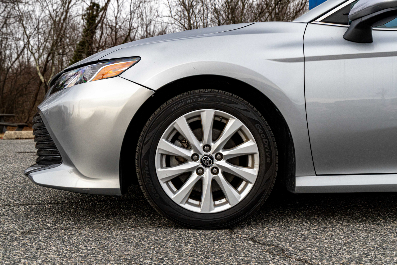 Vehicle image 10 of 24