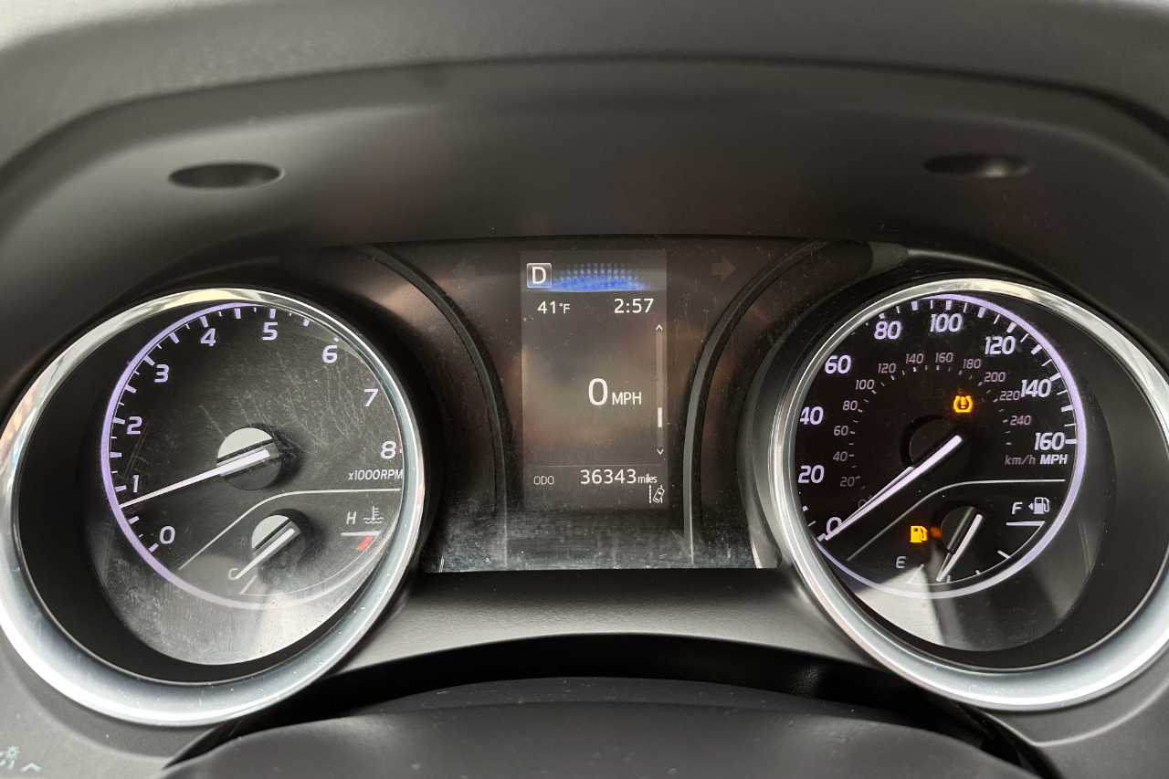 Vehicle image 19 of 24