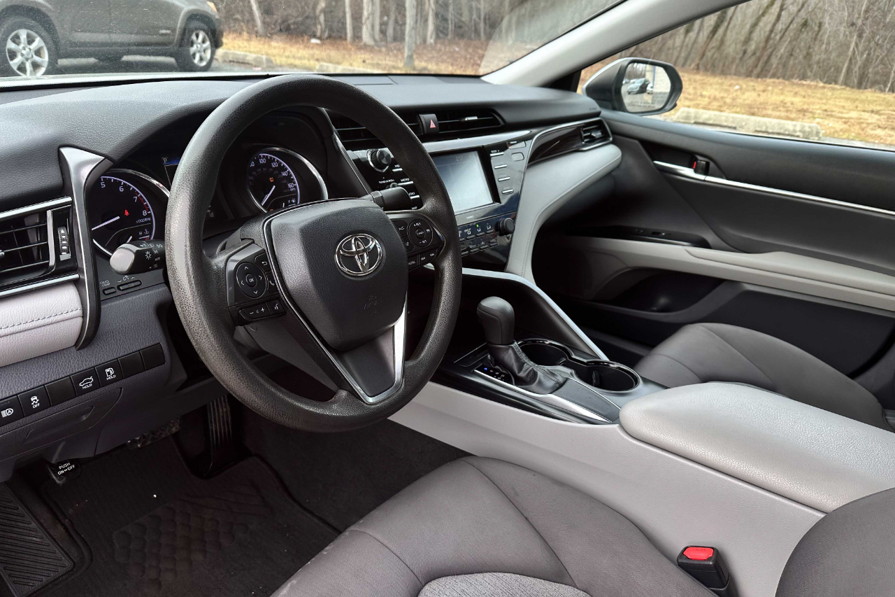 Vehicle image 16 of 24