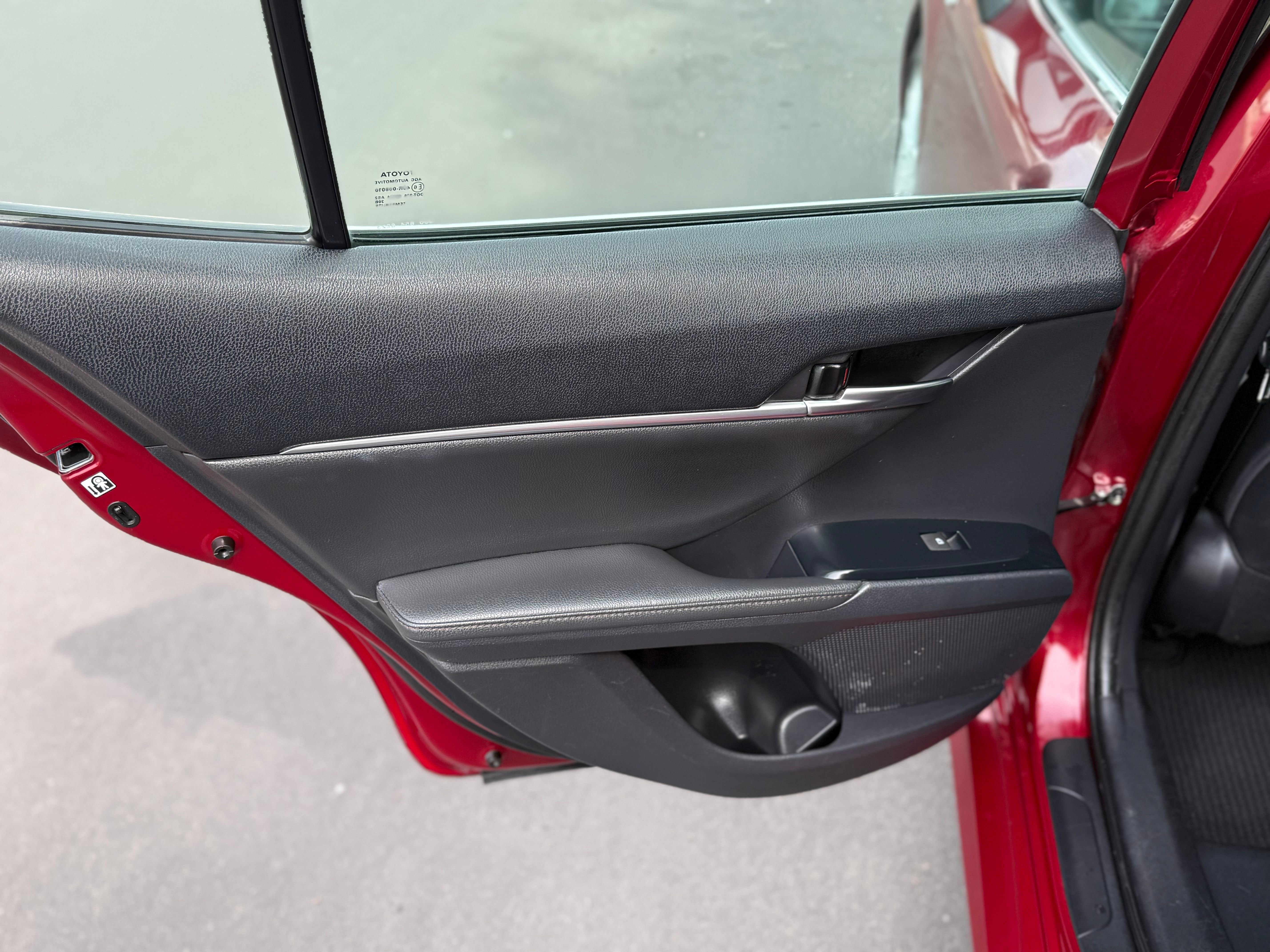 Vehicle image 11 of 17