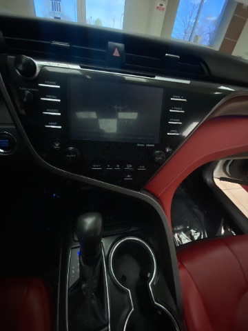 Vehicle image 21 of 24
