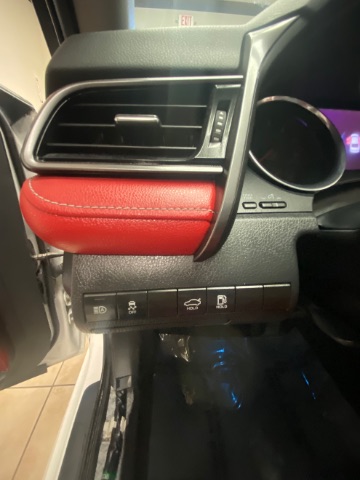 Vehicle image 17 of 24