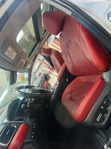 Vehicle image 19 of 24
