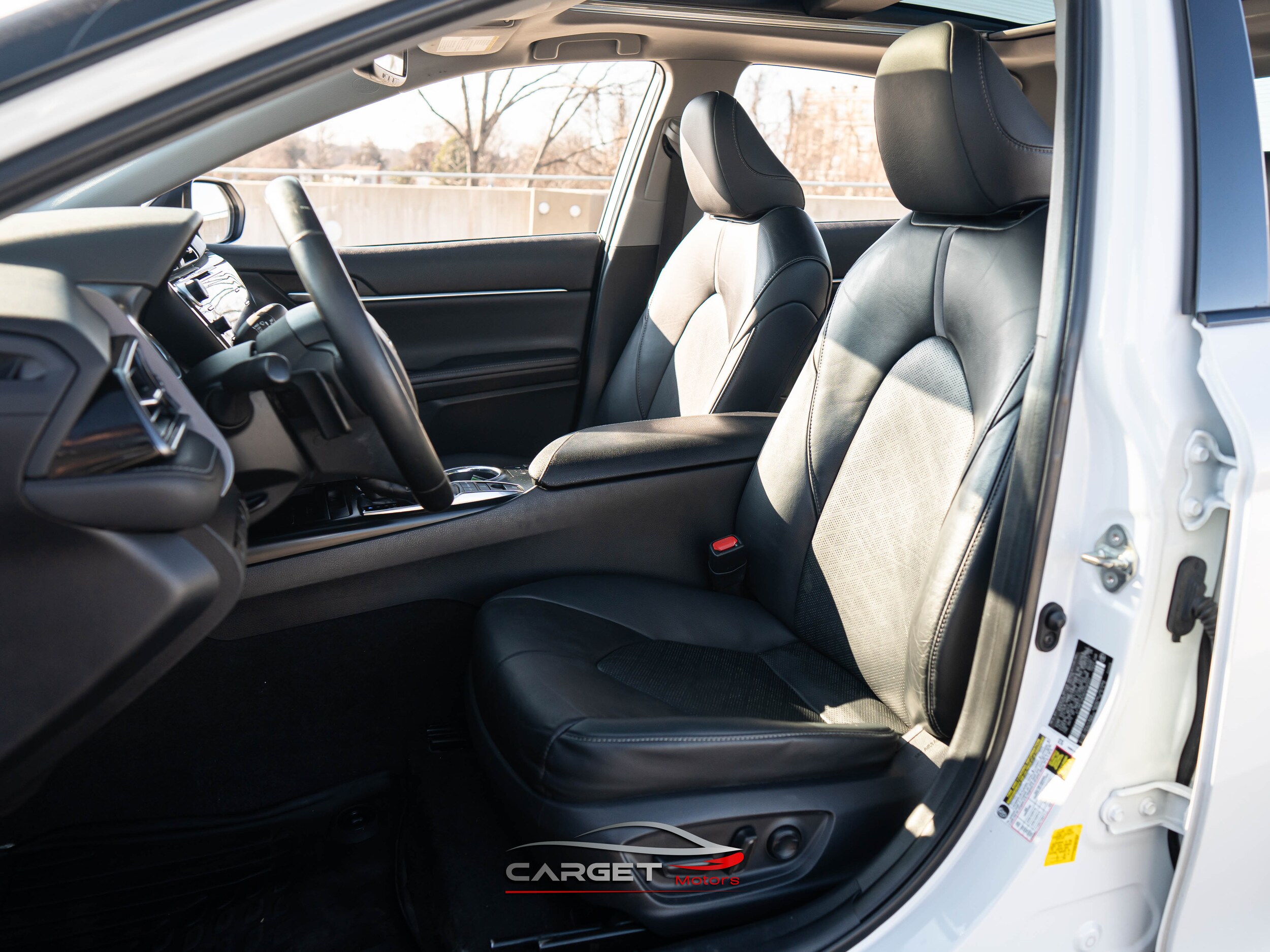 Vehicle image 15 of 43