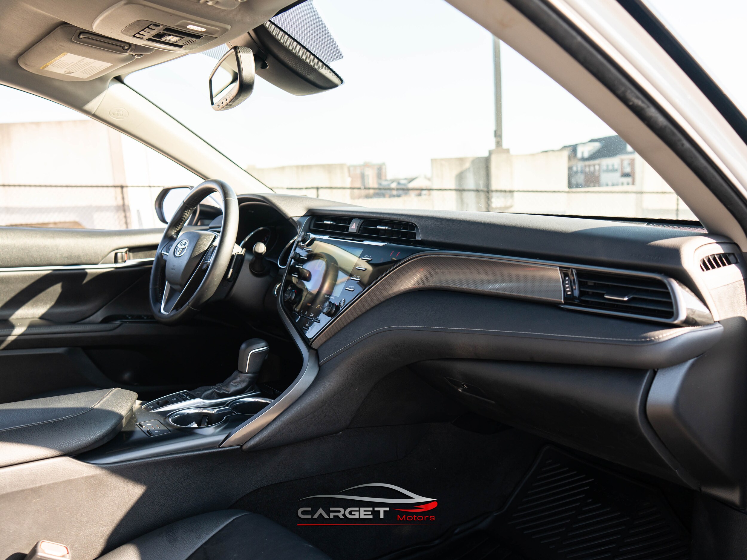 Vehicle image 14 of 43
