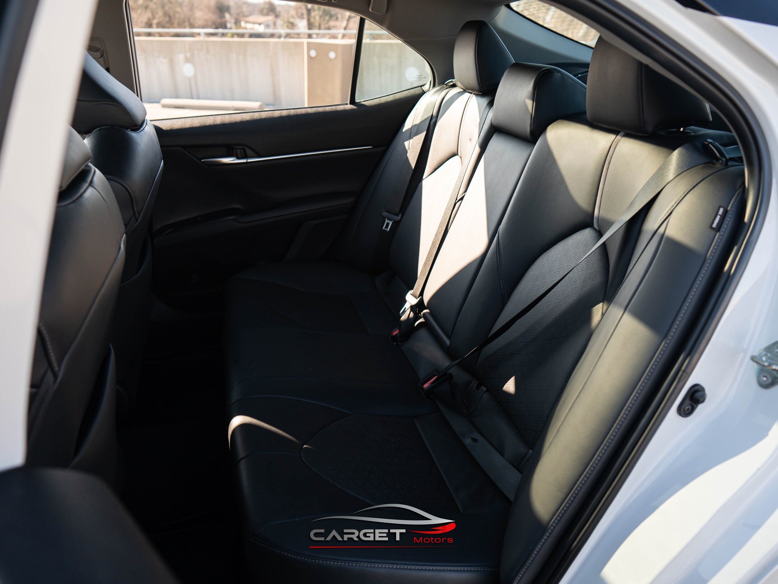 Vehicle image 19 of 43
