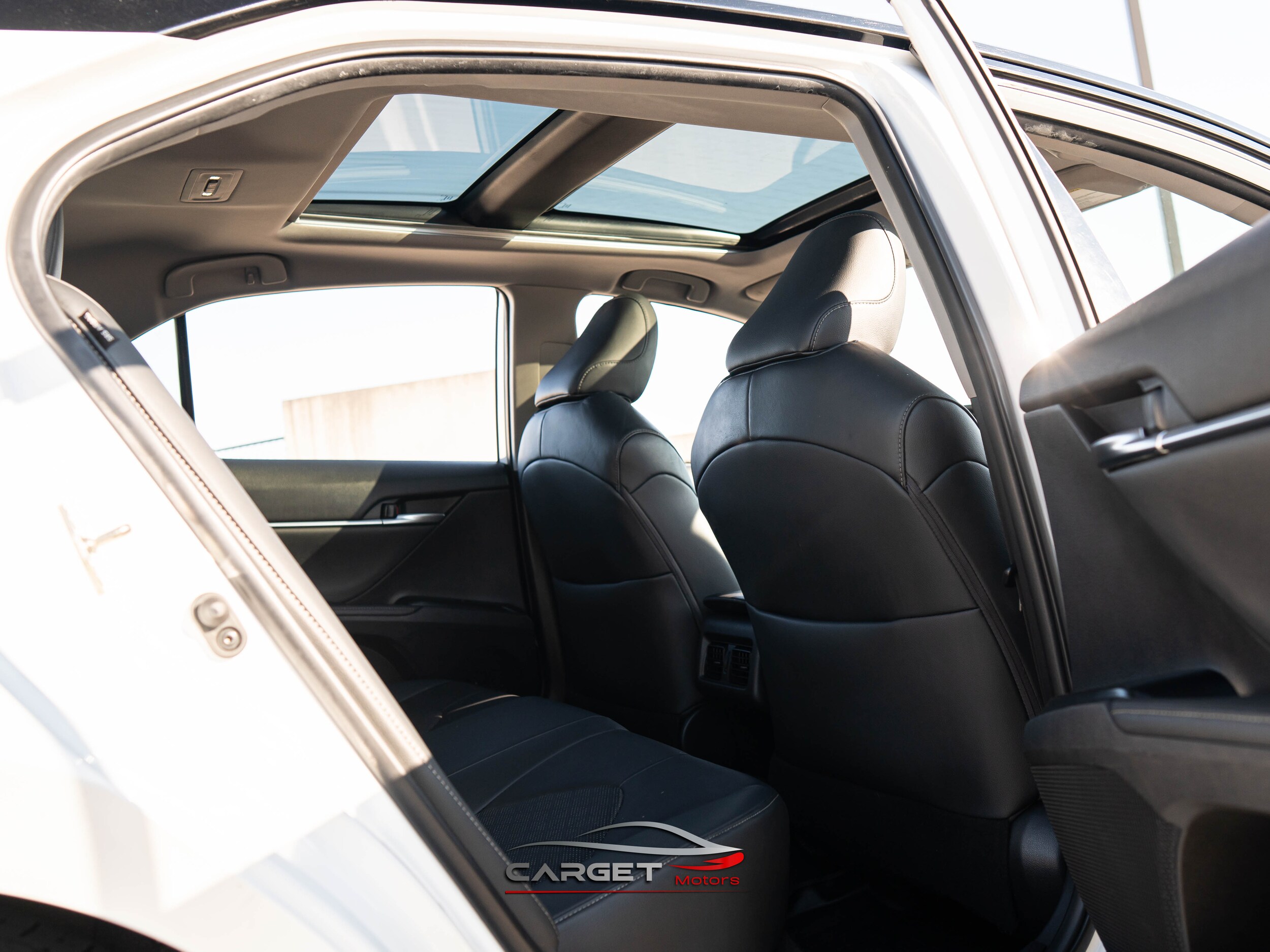 Vehicle image 18 of 43