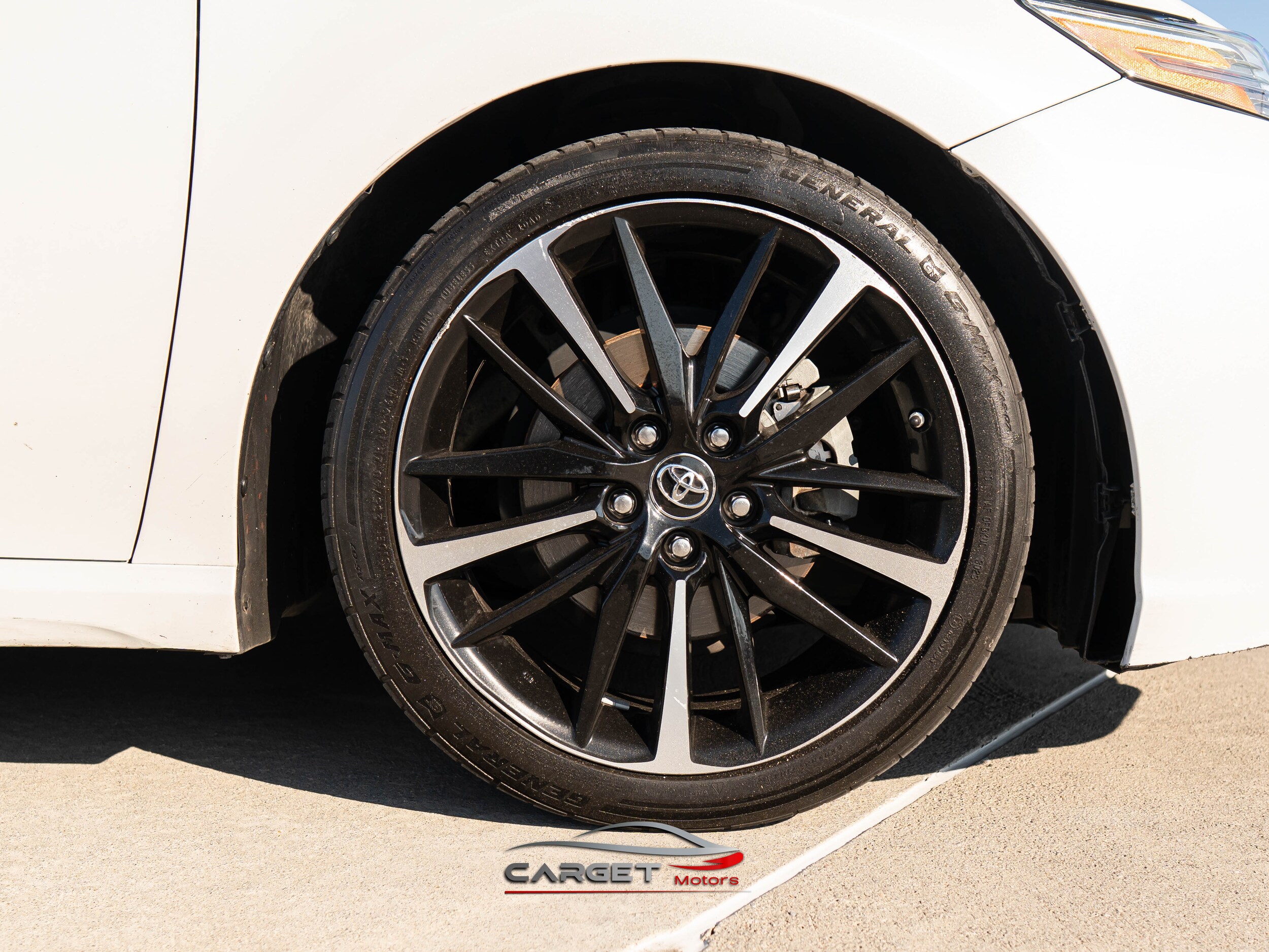 Vehicle image 9 of 43