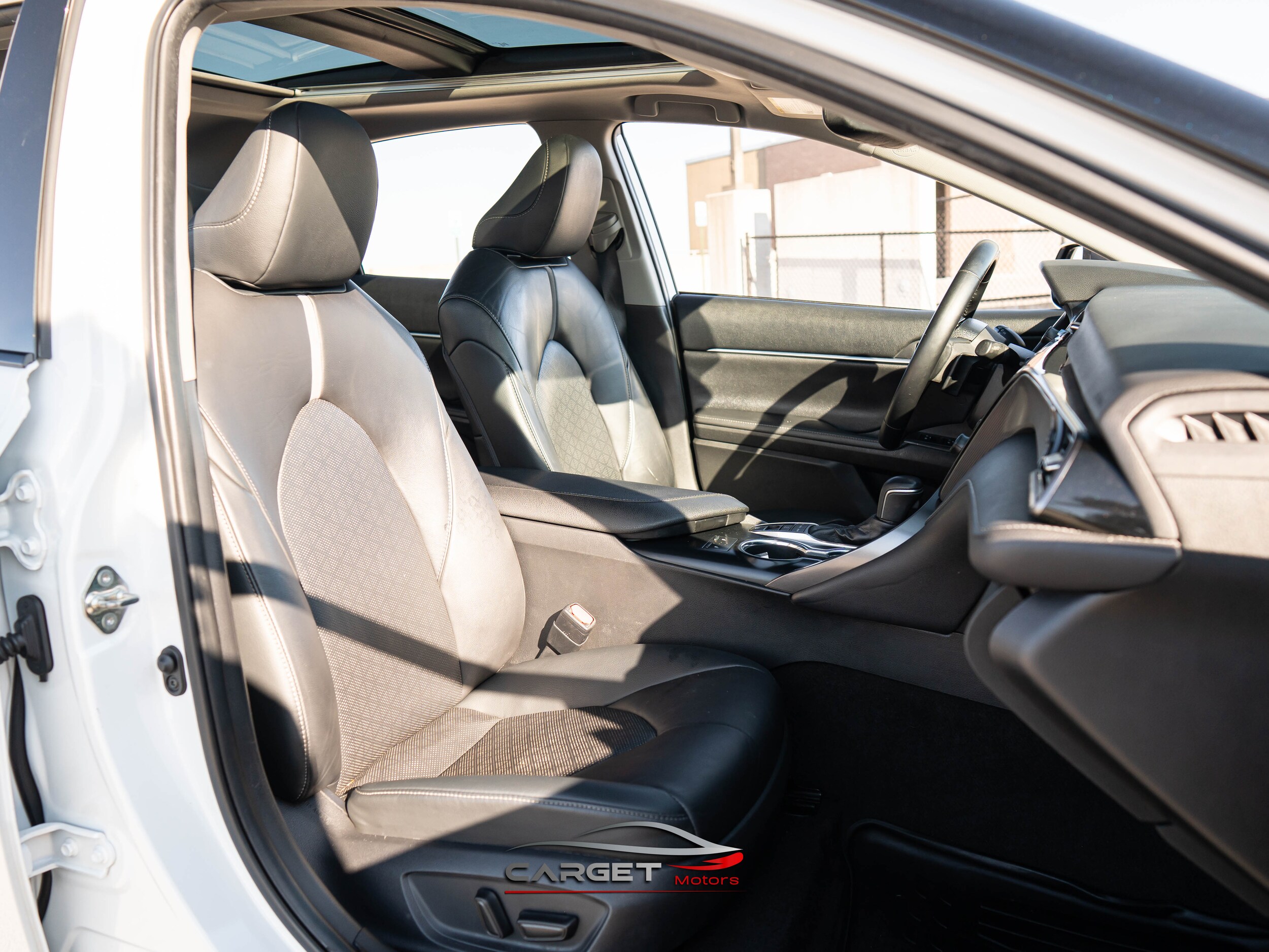 Vehicle image 16 of 43