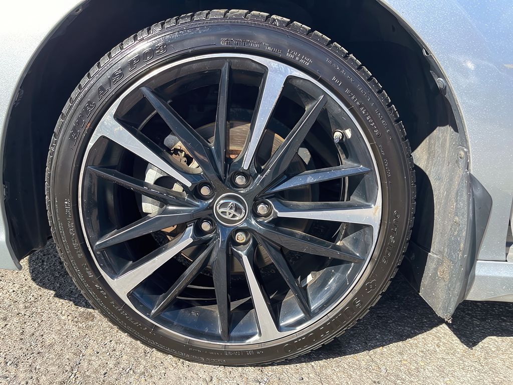 Vehicle image 33 of 39