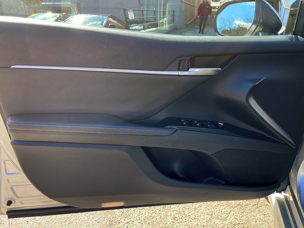 Vehicle image 17 of 39