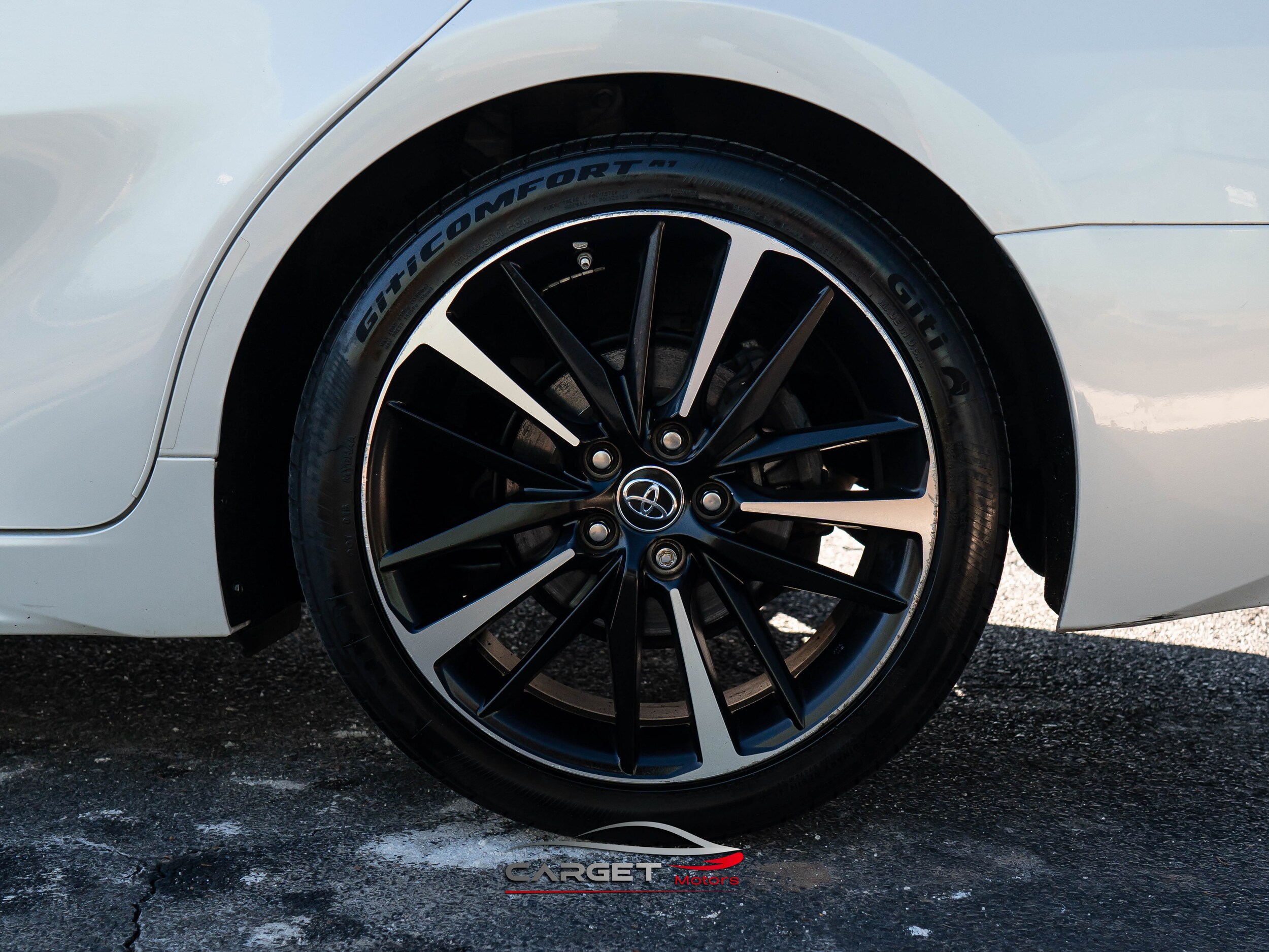Vehicle image 10 of 46