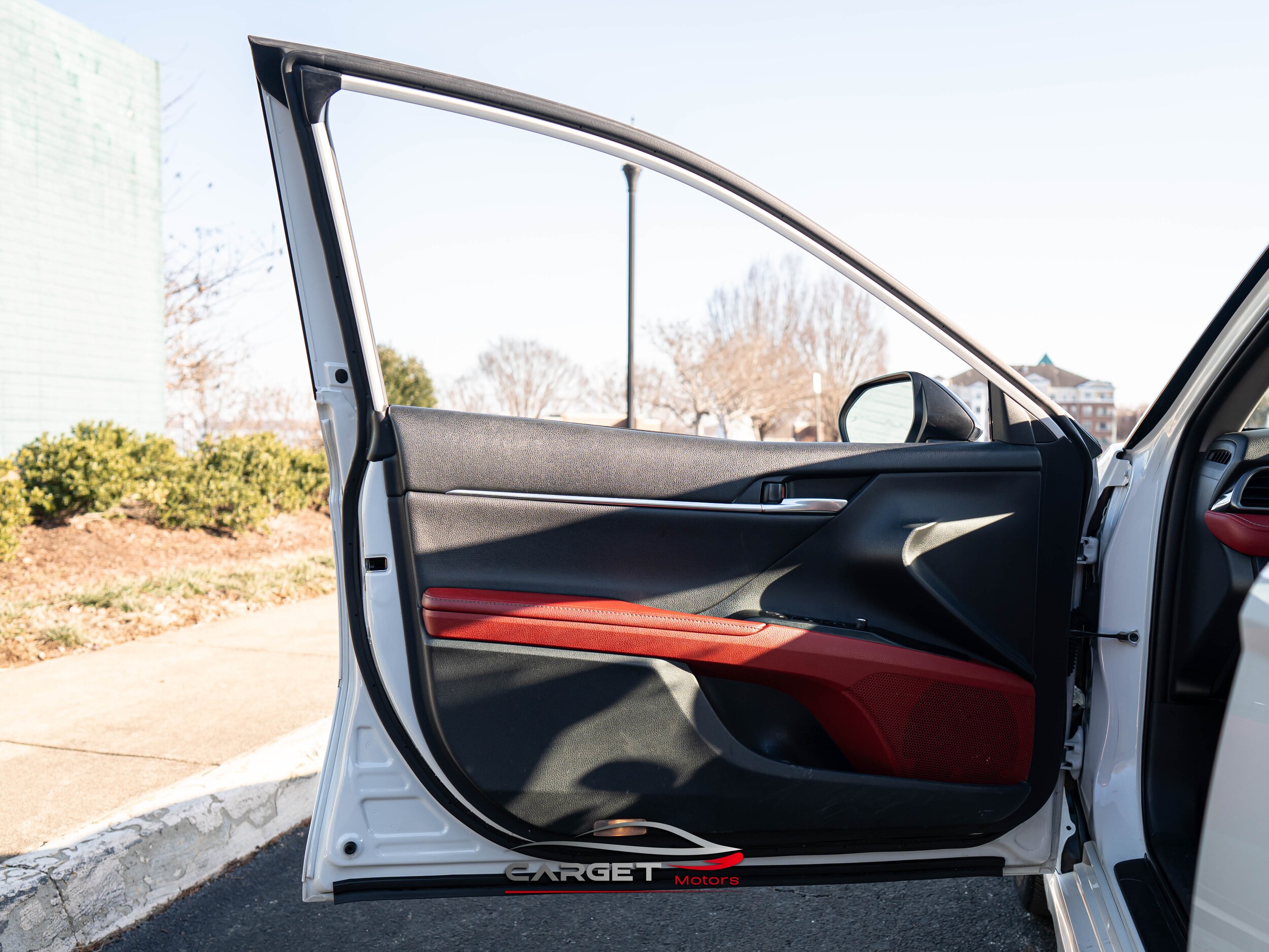 Vehicle image 37 of 46