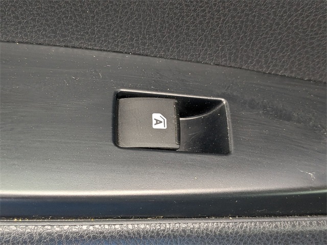 Vehicle image 29 of 40