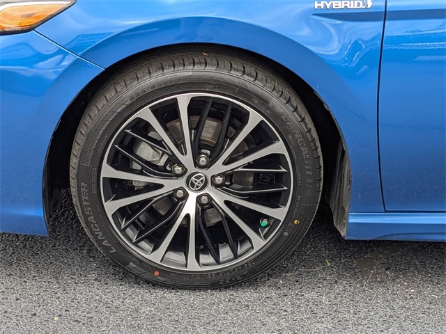 Vehicle image 10 of 40