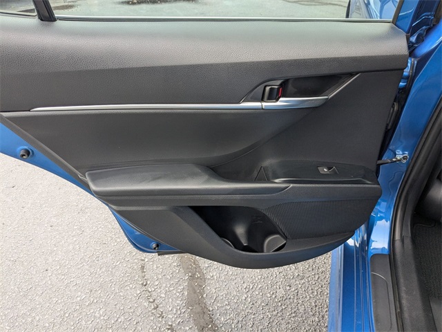 Vehicle image 27 of 40
