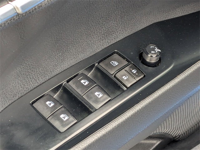 Vehicle image 14 of 40