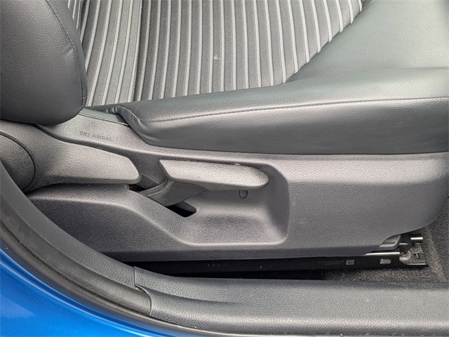 Vehicle image 37 of 40