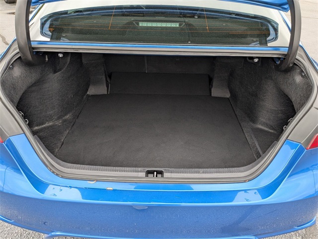 Vehicle image 32 of 40