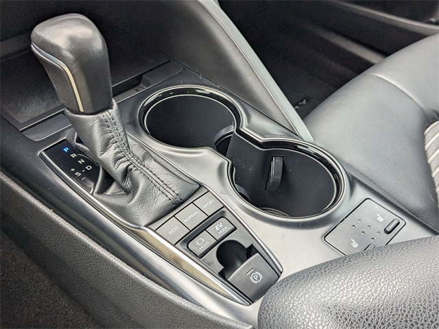 Vehicle image 26 of 40