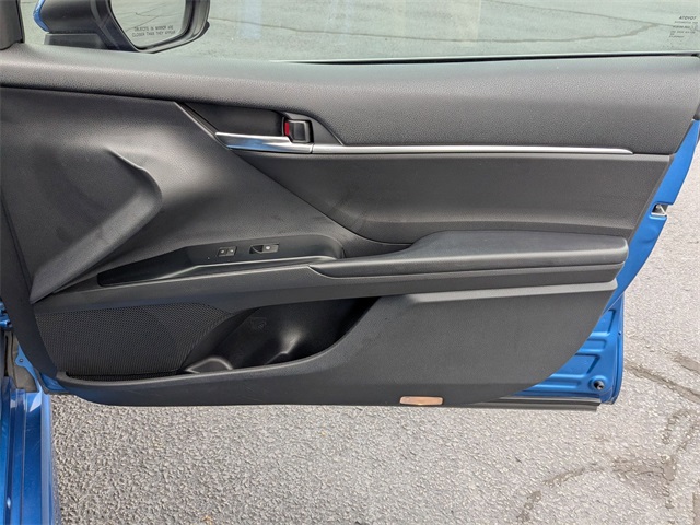 Vehicle image 33 of 40