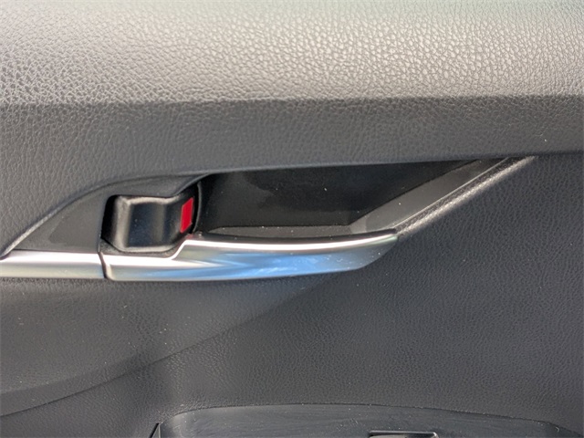 Vehicle image 28 of 40